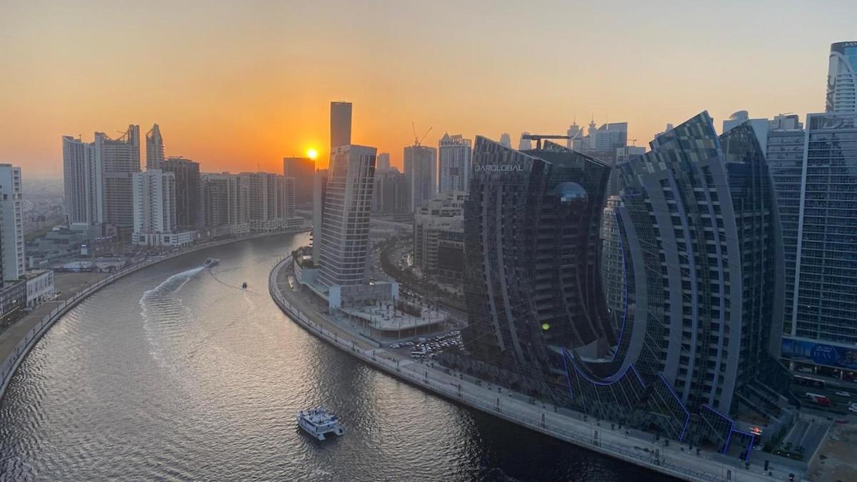 Elegant & Luxury 2Br Apartment Burj And Canal View Sabkhah 외부 사진
